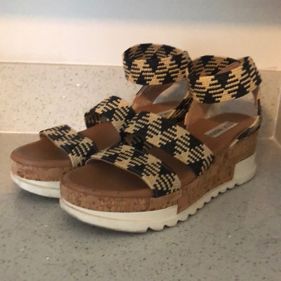 Platform Sandals - Picture 2 of 7